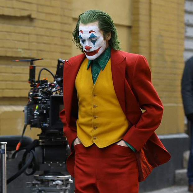 6363882-6404651-Joker_reflecting_Phoenix_leads_a_cast_that_also_include_Robert_D-a-96_1542604772051